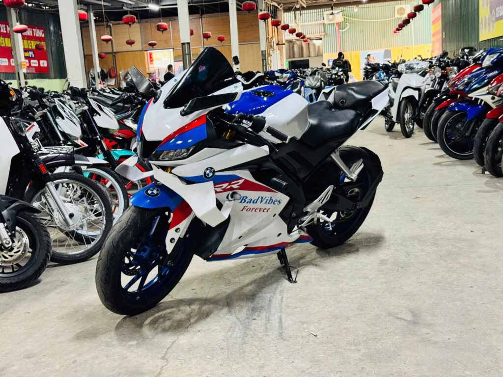YAMAHA R15 V3