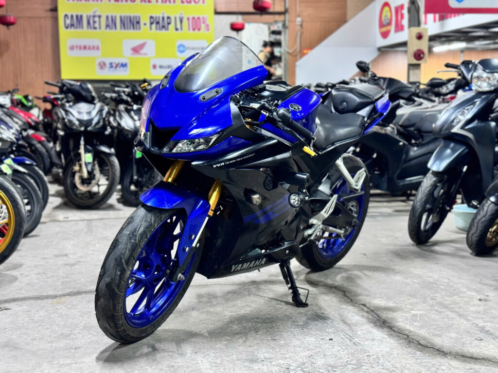 YAMAHA R15 V3